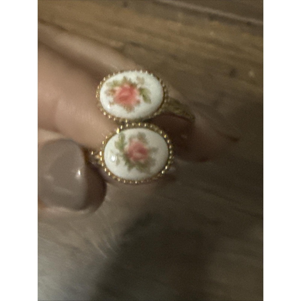 Vintage Sarah Coventry Porcelain Rose Ring Gold Tone Adj Sweet Briar Cottagecore